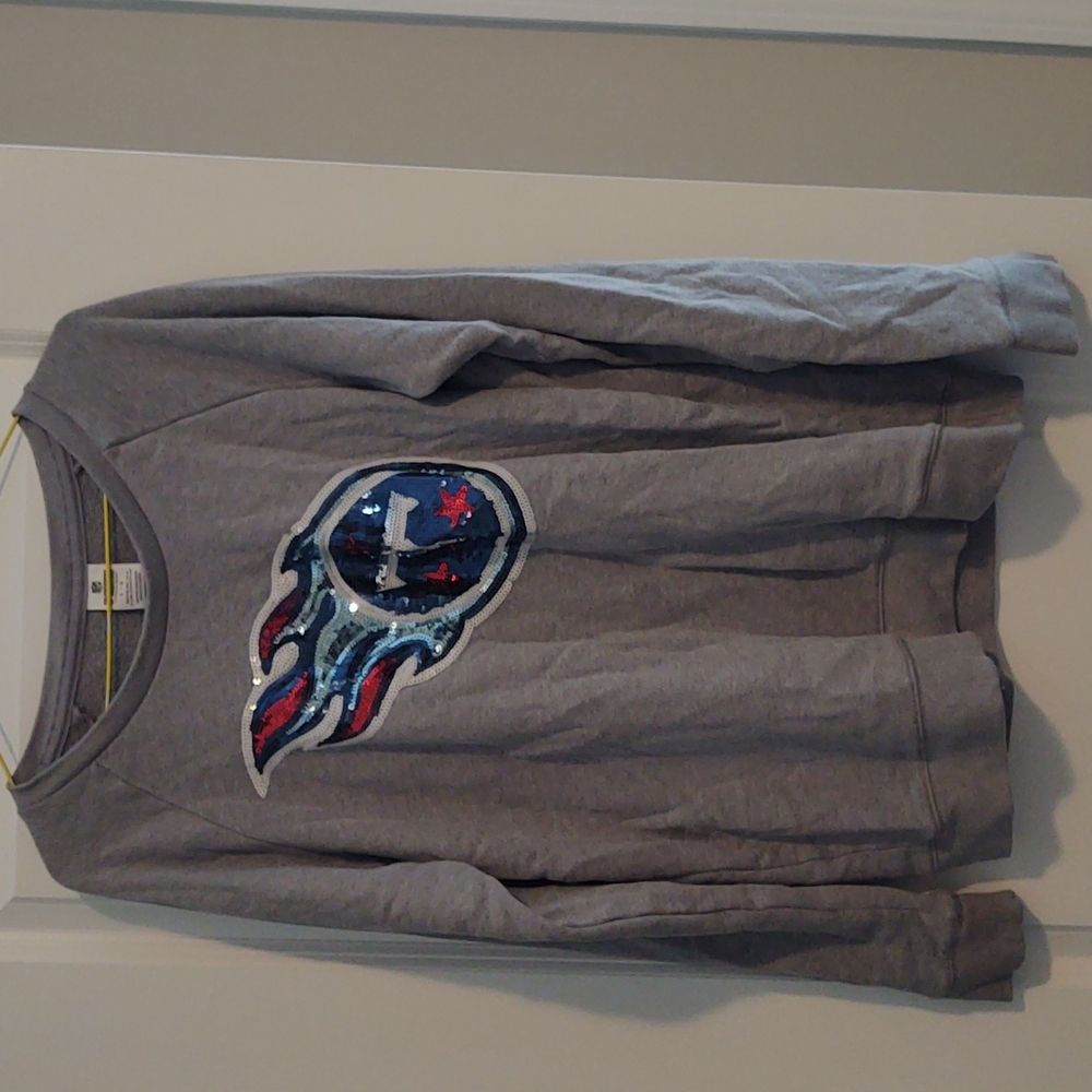 PINK vs gray long sleeve sweatshirt